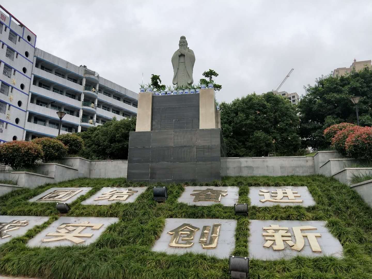 廣安校園人物雕塑